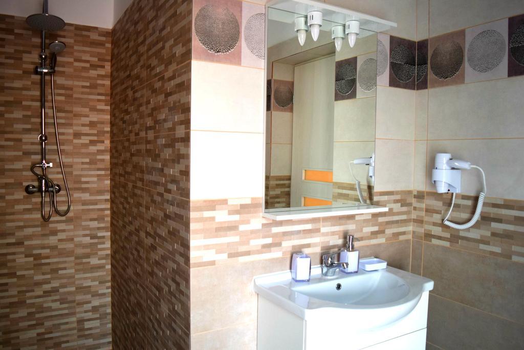 Apartament Liliac Boekarest Buitenkant foto